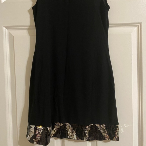 Black, sleeveless dress - Picture 2 of 4